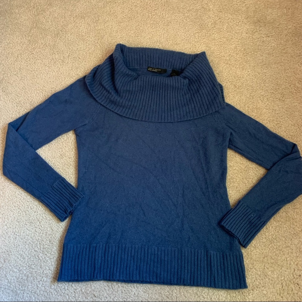 Lord & Taylor 100% cashmere sweater blue